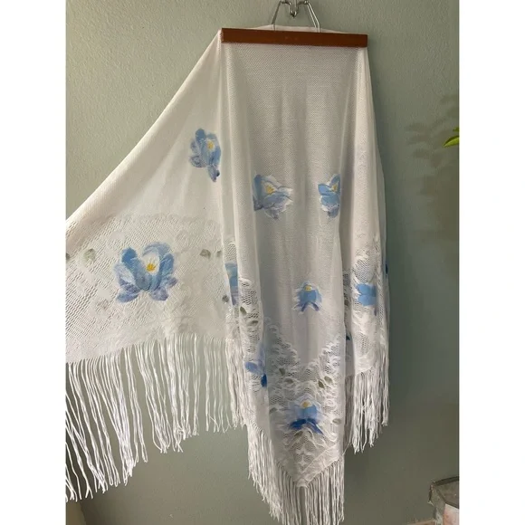 Vintage | White Lace Blue Floral Fringe Shawl - Picture 7 of 7